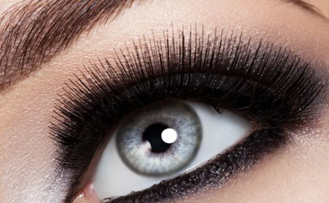 limit the risk of allergic reaction to eyelash extensions by performing a patch test