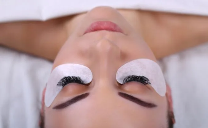 how much to tip for eyelash extensions